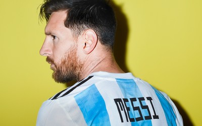 米兰电竞独家-凯特琳福特左臂纹着家族格言